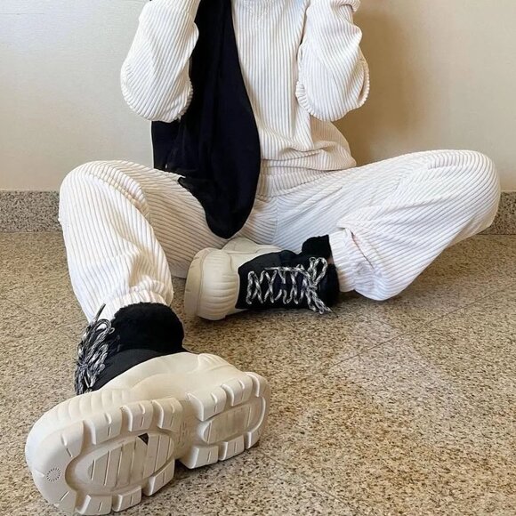 UGG Adiroam Hiker waterproof snow/rain boot (Men's 8.5; women's size 11) - Picture 4 of 10